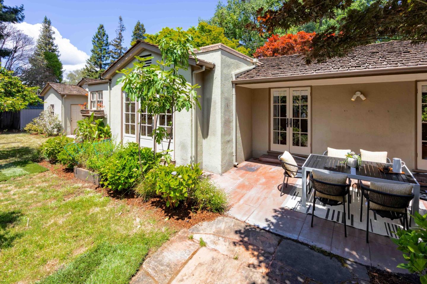 Detail Gallery Image 19 of 24 For 128 Cornell Rd, Menlo Park,  CA 94025 - 3 Beds | 2/1 Baths