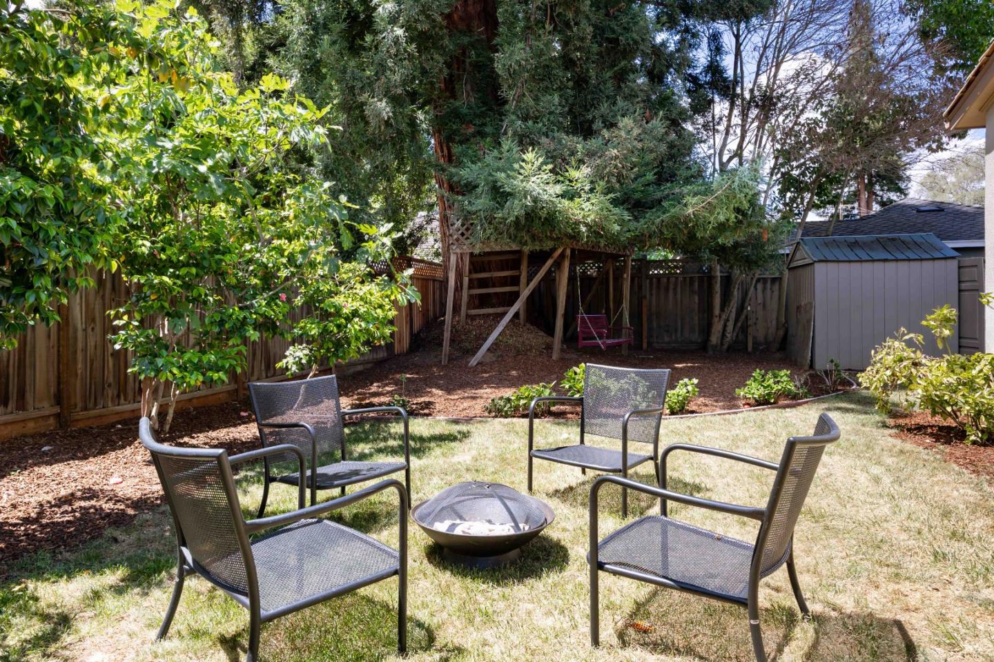 Detail Gallery Image 23 of 24 For 128 Cornell Rd, Menlo Park,  CA 94025 - 3 Beds | 2/1 Baths