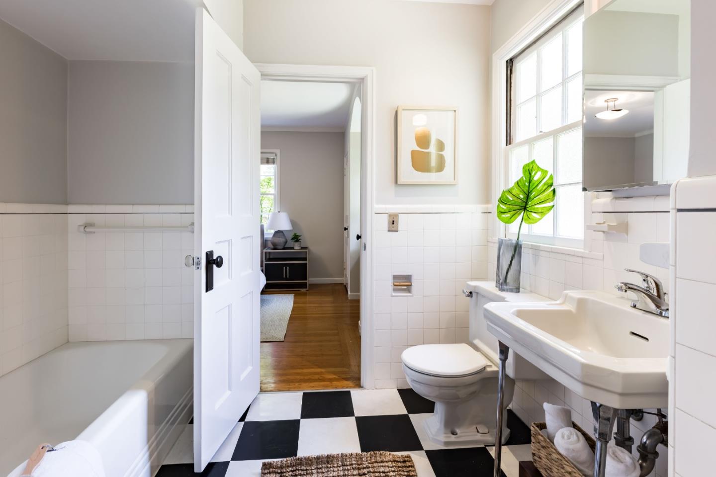 Detail Gallery Image 6 of 24 For 128 Cornell Rd, Menlo Park,  CA 94025 - 3 Beds | 2/1 Baths