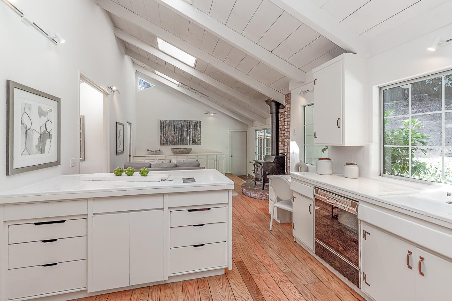 Detail Gallery Image 12 of 41 For 3570 Tripp Rd, Woodside,  CA 94062 - 4 Beds | 3 Baths
