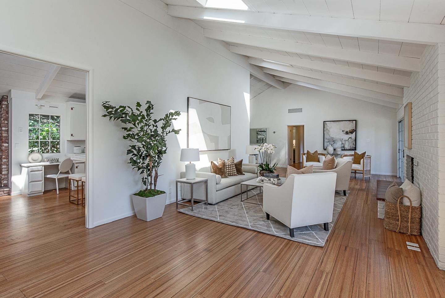 Detail Gallery Image 5 of 41 For 3570 Tripp Rd, Woodside,  CA 94062 - 4 Beds | 3 Baths
