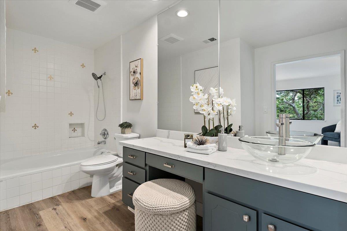 Detail Gallery Image 11 of 30 For 14357 Saratoga Ave #B,  Saratoga,  CA 95070 - 3 Beds | 2 Baths
