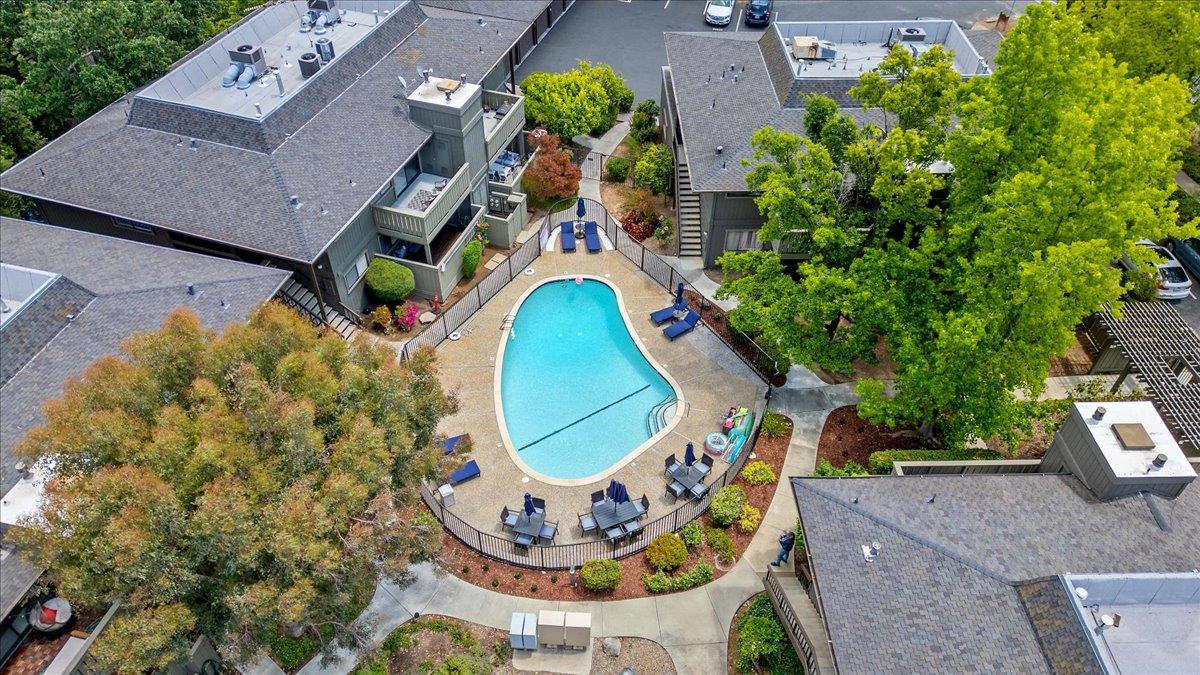 Detail Gallery Image 21 of 30 For 14357 Saratoga Ave #B,  Saratoga,  CA 95070 - 3 Beds | 2 Baths