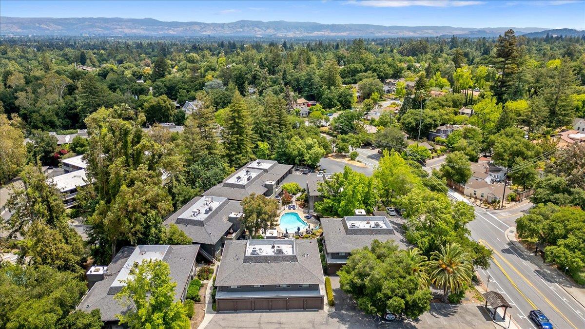 Detail Gallery Image 24 of 30 For 14357 Saratoga Ave #B,  Saratoga,  CA 95070 - 3 Beds | 2 Baths