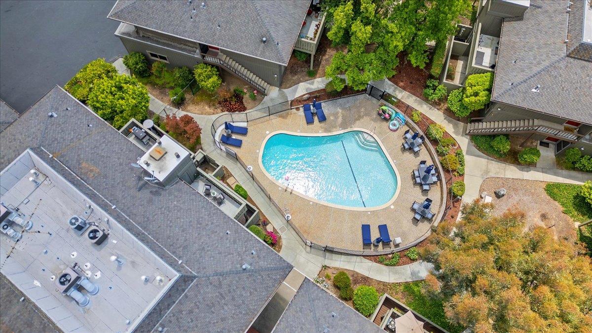 Detail Gallery Image 25 of 30 For 14357 Saratoga Ave #B,  Saratoga,  CA 95070 - 3 Beds | 2 Baths