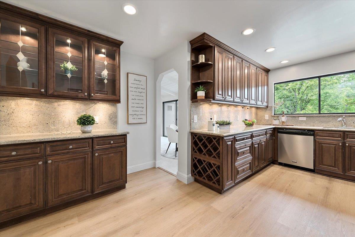 Detail Gallery Image 8 of 30 For 14357 Saratoga Ave #B,  Saratoga,  CA 95070 - 3 Beds | 2 Baths