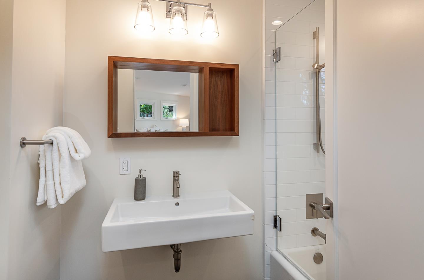 Detail Gallery Image 21 of 36 For 35 Neuman Ln, Woodside,  CA 94062 - 4 Beds | 4 Baths