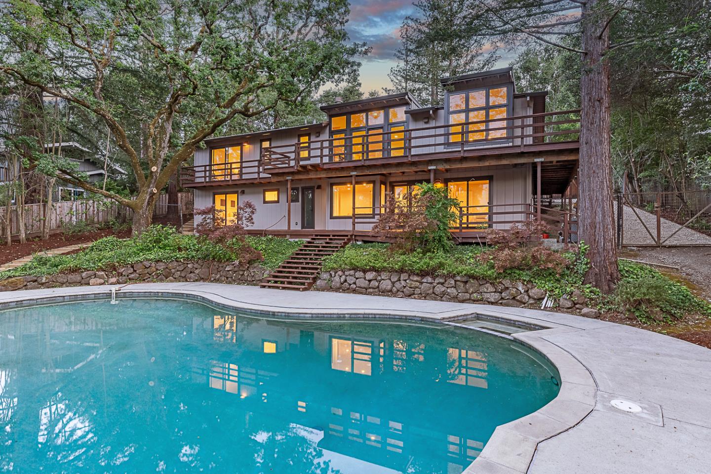 Detail Gallery Image 25 of 36 For 35 Neuman Ln, Woodside,  CA 94062 - 4 Beds | 4 Baths