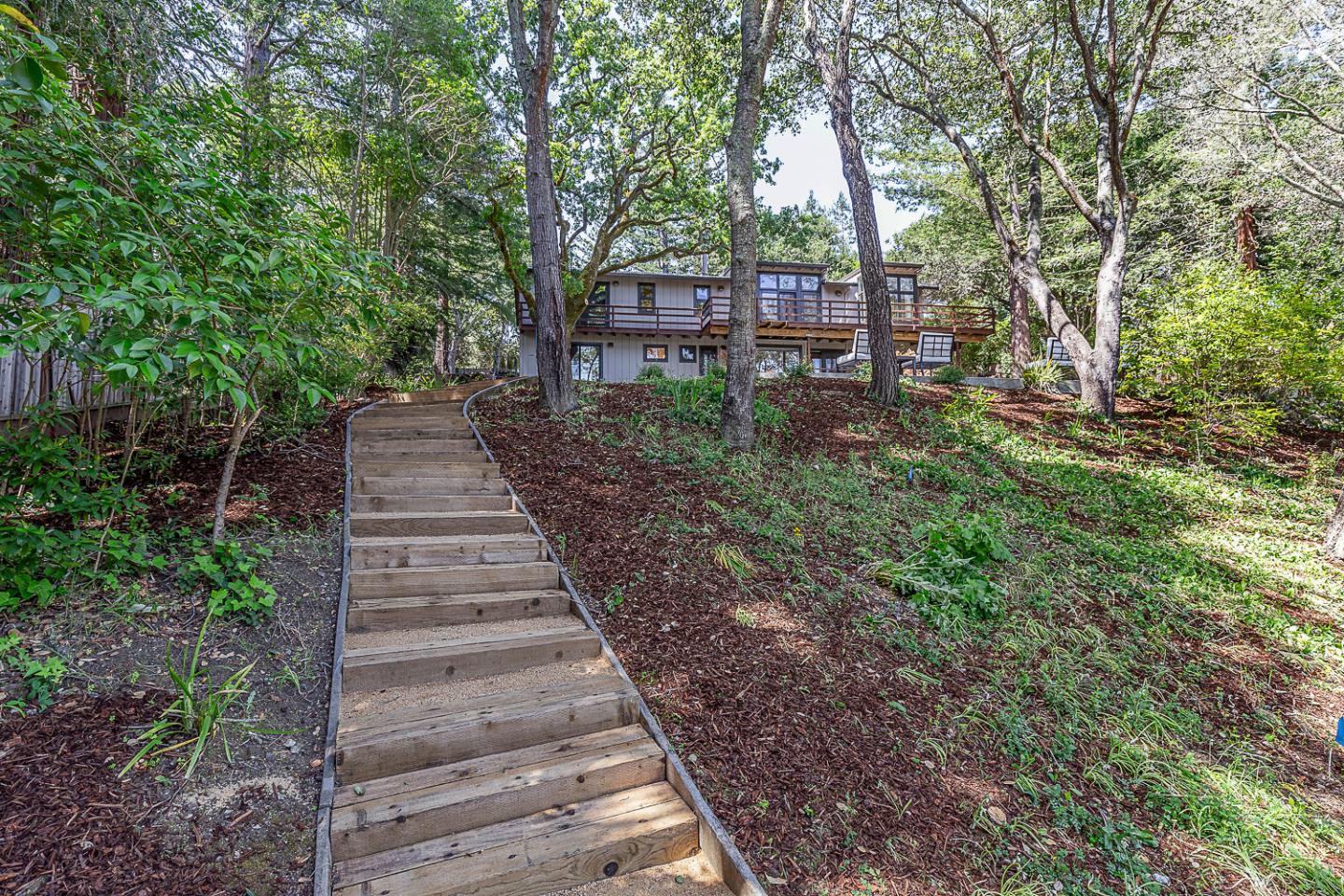Detail Gallery Image 29 of 36 For 35 Neuman Ln, Woodside,  CA 94062 - 4 Beds | 4 Baths