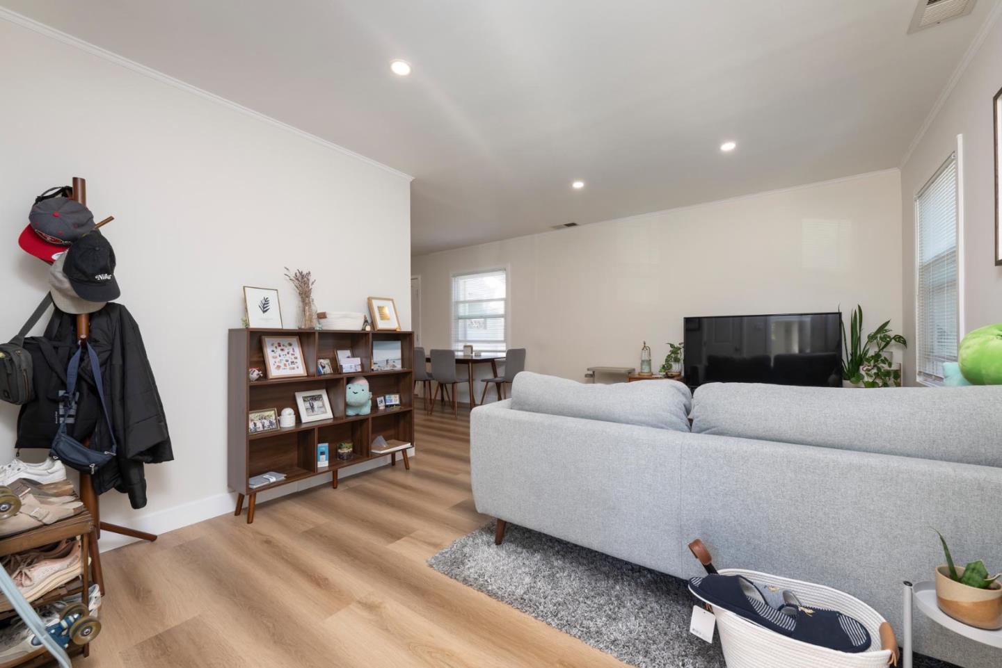 Detail Gallery Image 6 of 15 For 1500 Jasmine St, San Mateo,  CA 94402 - – Beds | – Baths