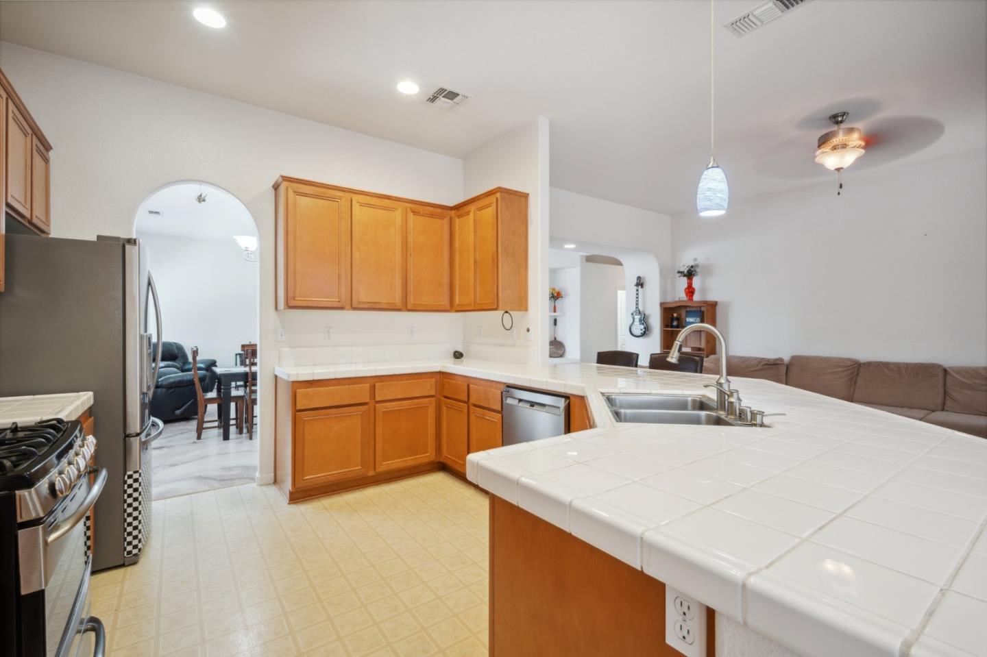 Detail Gallery Image 11 of 34 For 13494 Las Flores Dr, Gustine,  CA 95322 - 4 Beds | 3 Baths
