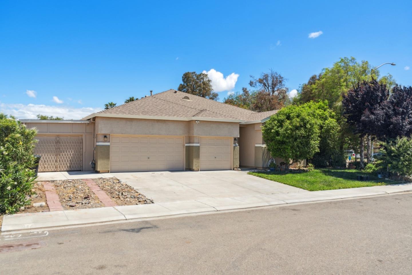 Detail Gallery Image 3 of 34 For 13494 Las Flores Dr, Gustine,  CA 95322 - 4 Beds | 3 Baths
