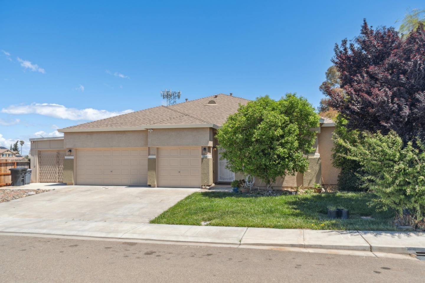 Detail Gallery Image 4 of 34 For 13494 Las Flores Dr, Gustine,  CA 95322 - 4 Beds | 3 Baths