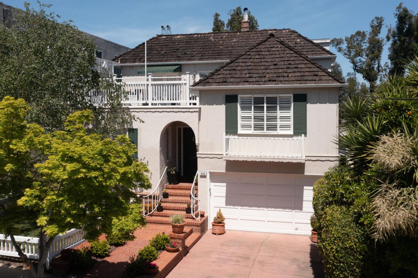 Detail Gallery Image 1 of 10 For 840 Edgehill Dr, Burlingame,  CA 94010 - – Beds | – Baths