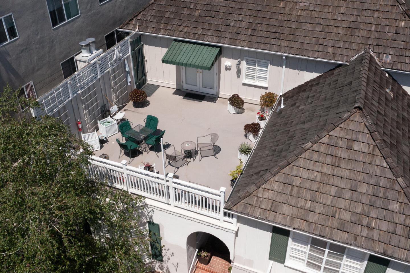 Detail Gallery Image 6 of 10 For 840 Edgehill Dr, Burlingame,  CA 94010 - – Beds | – Baths