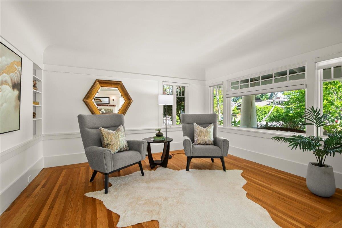 Detail Gallery Image 12 of 45 For 52 Myrtle St, Redwood City,  CA 94062 - 5 Beds | 3 Baths