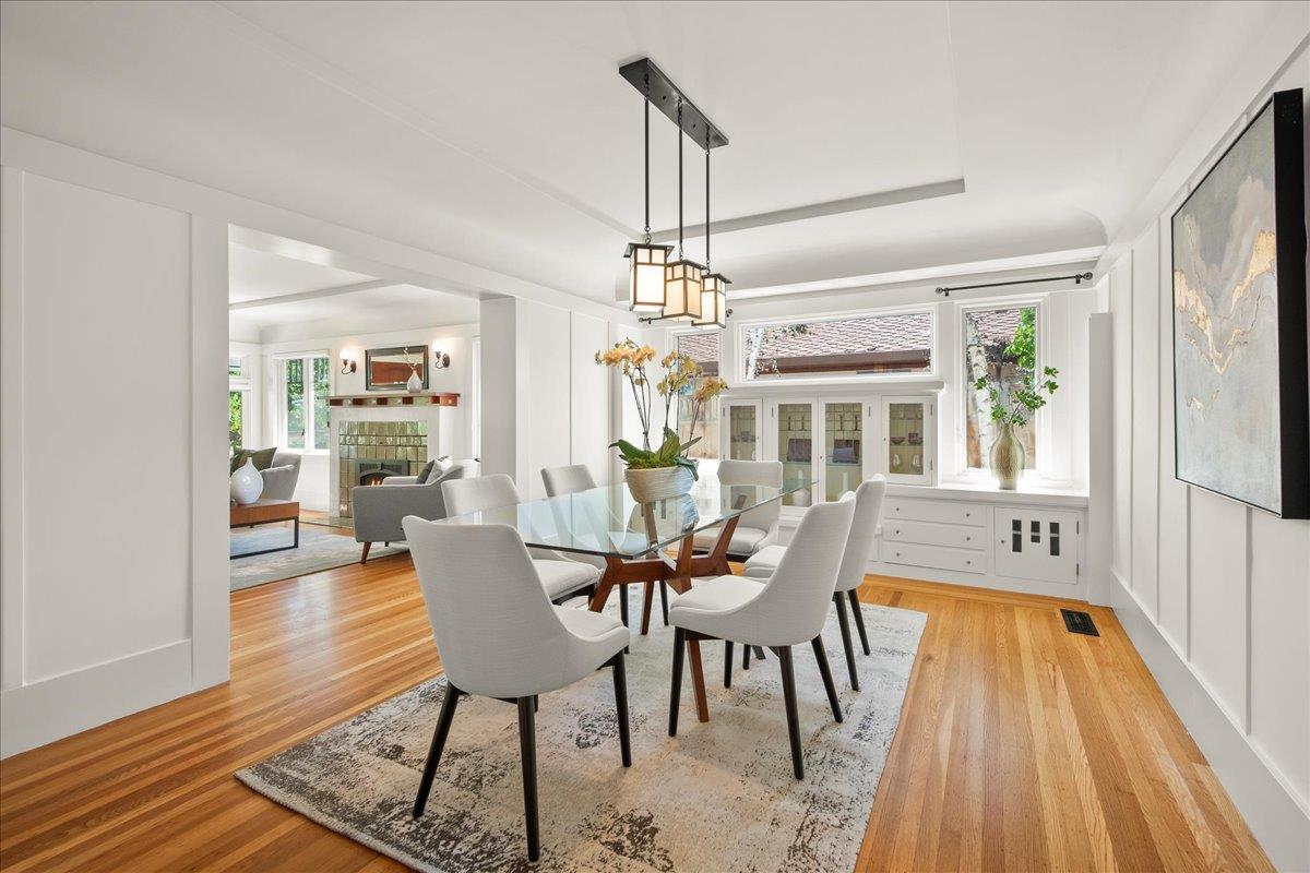 Detail Gallery Image 14 of 45 For 52 Myrtle St, Redwood City,  CA 94062 - 5 Beds | 3 Baths