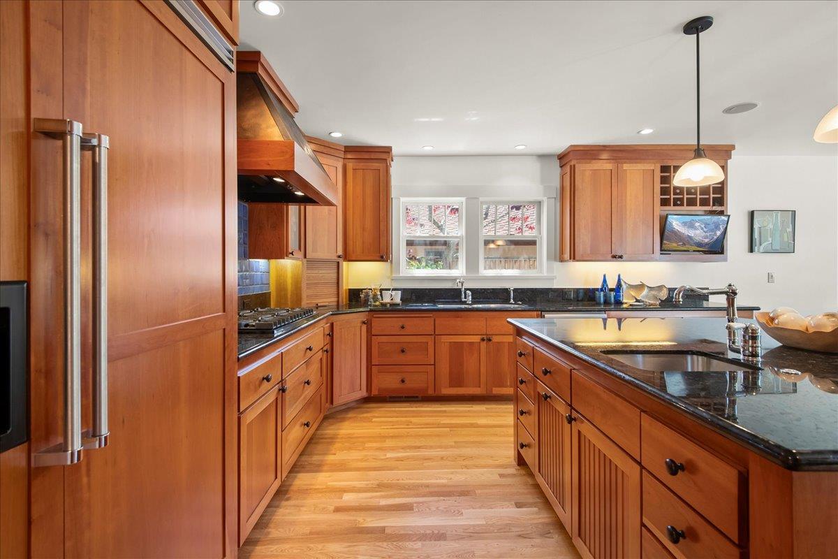 Detail Gallery Image 18 of 45 For 52 Myrtle St, Redwood City,  CA 94062 - 5 Beds | 3 Baths
