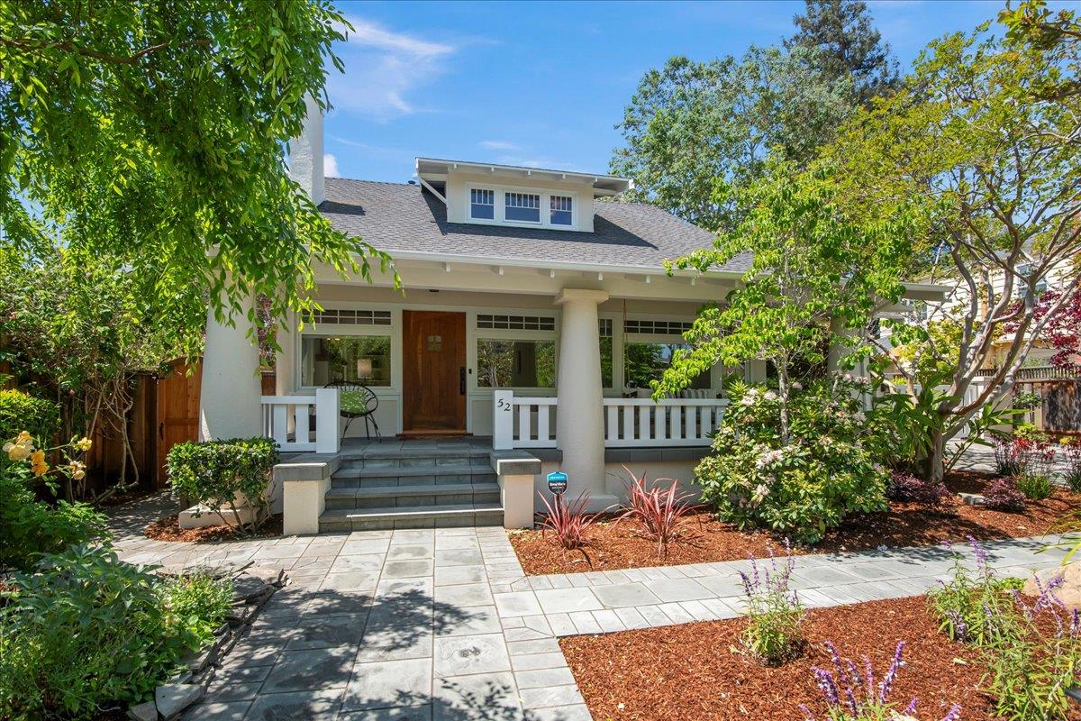 Detail Gallery Image 2 of 45 For 52 Myrtle St, Redwood City,  CA 94062 - 5 Beds | 3 Baths