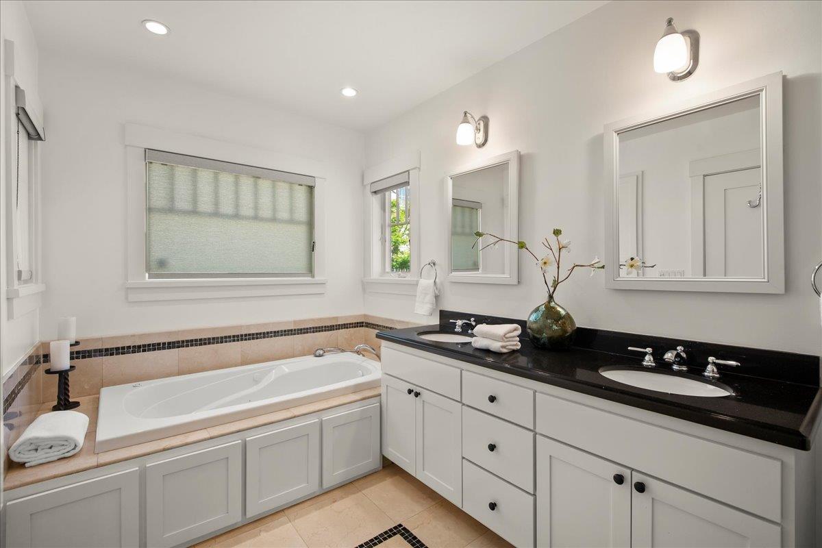 Detail Gallery Image 22 of 45 For 52 Myrtle St, Redwood City,  CA 94062 - 5 Beds | 3 Baths