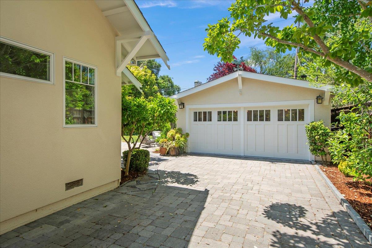 Detail Gallery Image 34 of 45 For 52 Myrtle St, Redwood City,  CA 94062 - 5 Beds | 3 Baths