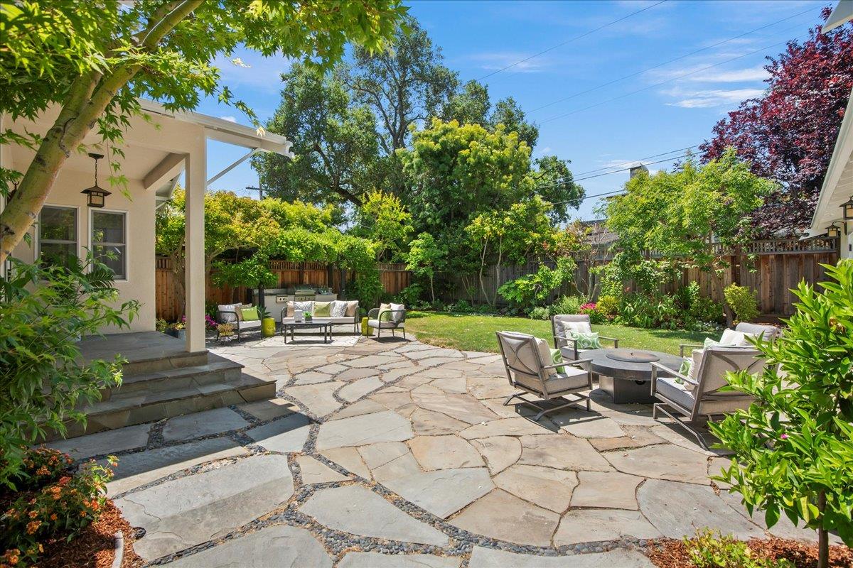 Detail Gallery Image 37 of 45 For 52 Myrtle St, Redwood City,  CA 94062 - 5 Beds | 3 Baths
