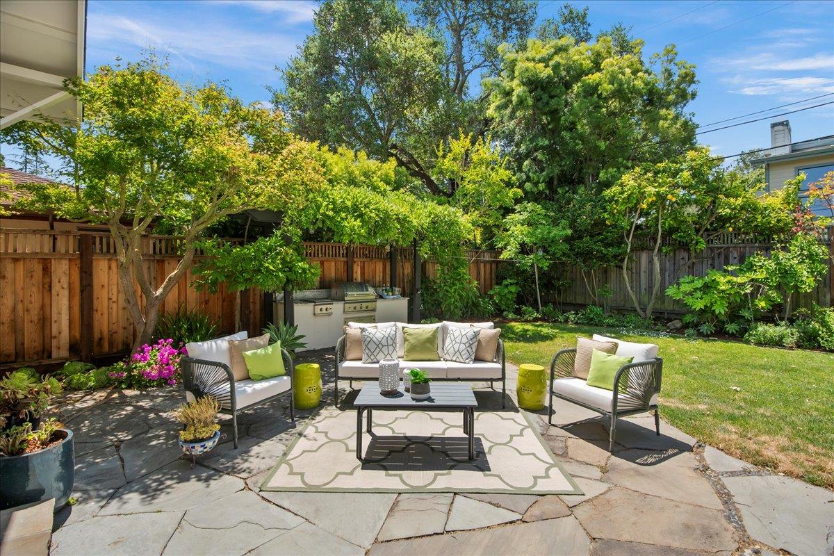 Detail Gallery Image 38 of 45 For 52 Myrtle St, Redwood City,  CA 94062 - 5 Beds | 3 Baths