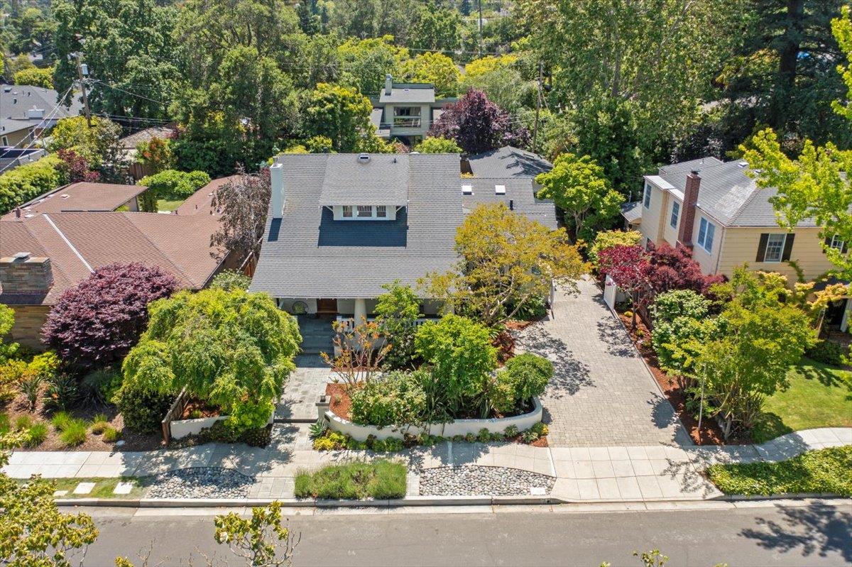 Detail Gallery Image 4 of 45 For 52 Myrtle St, Redwood City,  CA 94062 - 5 Beds | 3 Baths