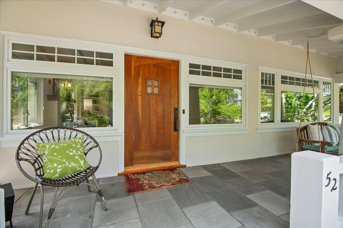 Detail Gallery Image 9 of 45 For 52 Myrtle St, Redwood City,  CA 94062 - 5 Beds | 3 Baths