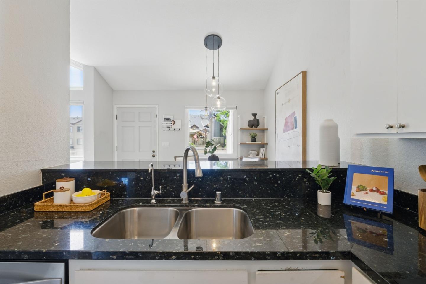 Detail Gallery Image 11 of 43 For 1246 Coyote Creek Pl, San Jose,  CA 95116 - 2 Beds | 2 Baths