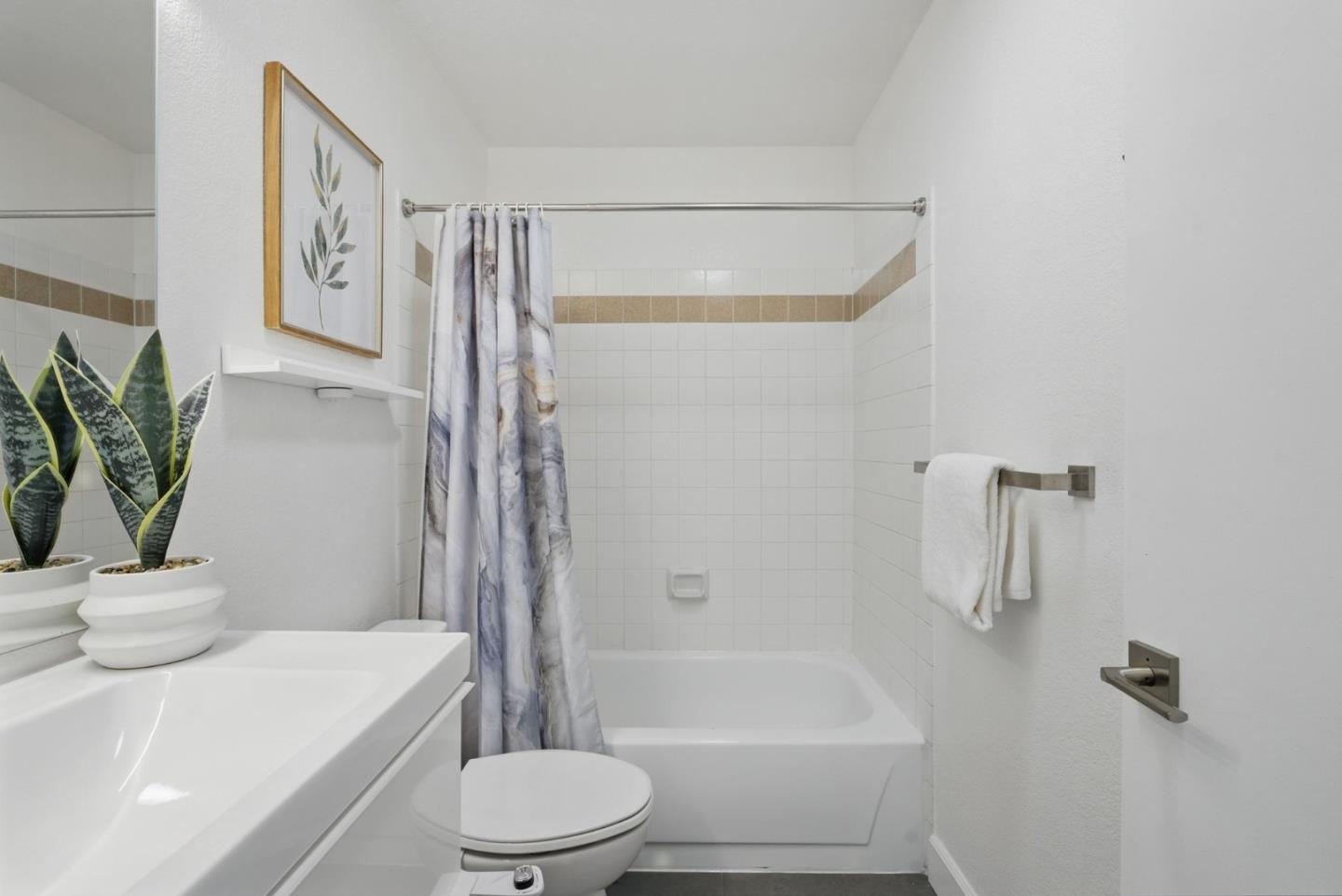 Detail Gallery Image 14 of 43 For 1246 Coyote Creek Pl, San Jose,  CA 95116 - 2 Beds | 2 Baths