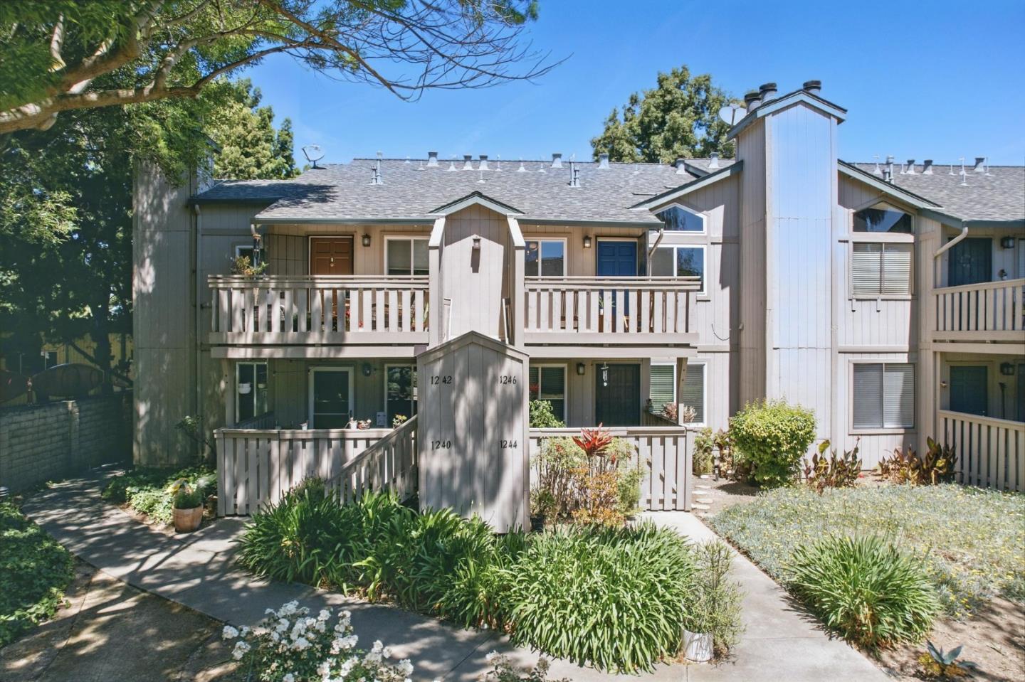 Detail Gallery Image 2 of 43 For 1246 Coyote Creek Pl, San Jose,  CA 95116 - 2 Beds | 2 Baths