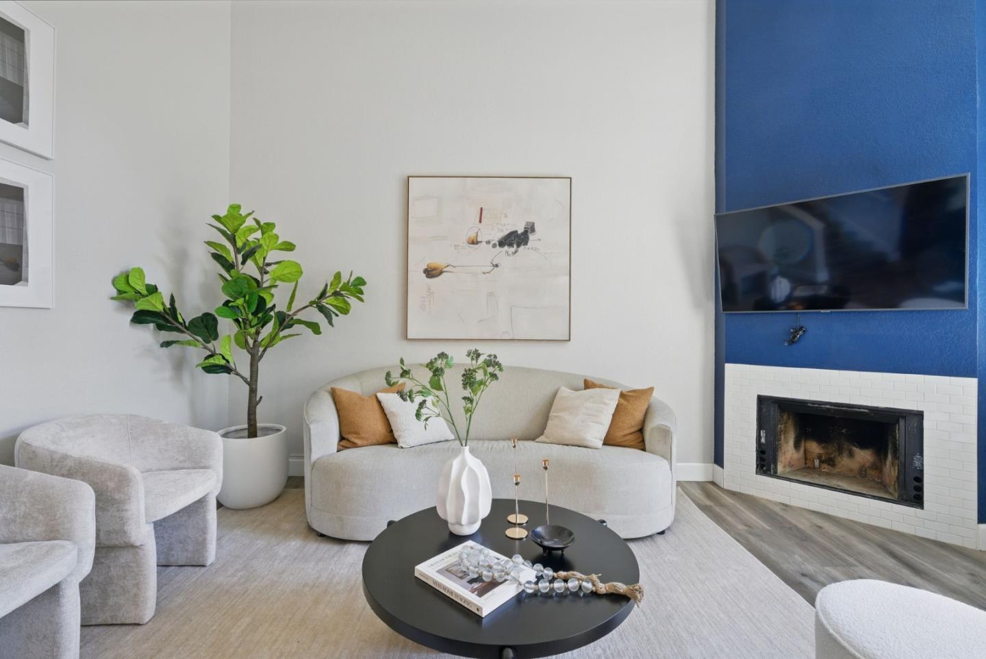 Detail Gallery Image 5 of 43 For 1246 Coyote Creek Pl, San Jose,  CA 95116 - 2 Beds | 2 Baths