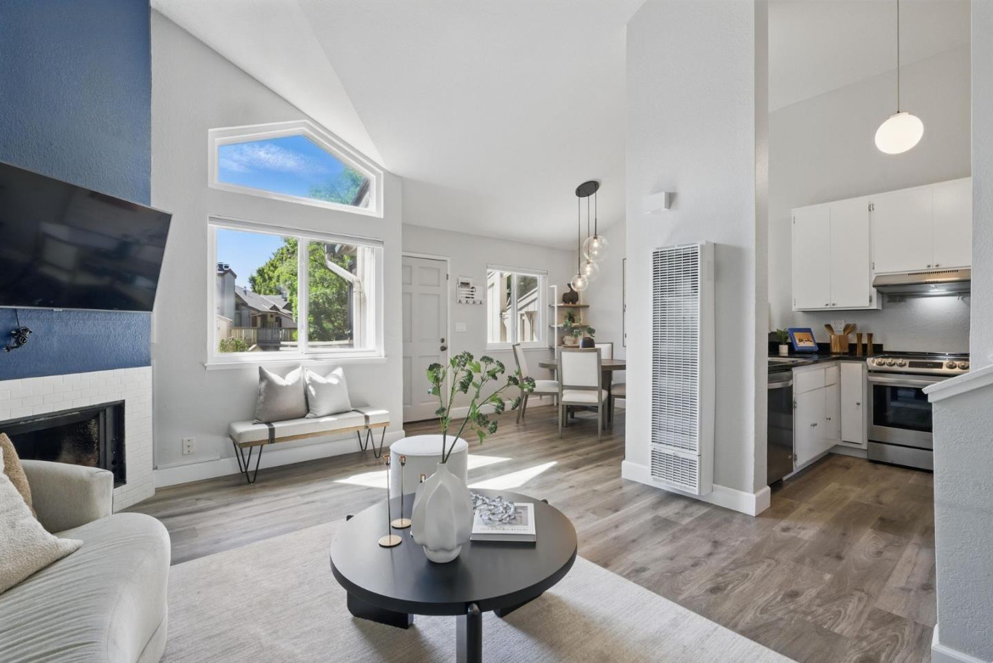 Detail Gallery Image 6 of 43 For 1246 Coyote Creek Pl, San Jose,  CA 95116 - 2 Beds | 2 Baths