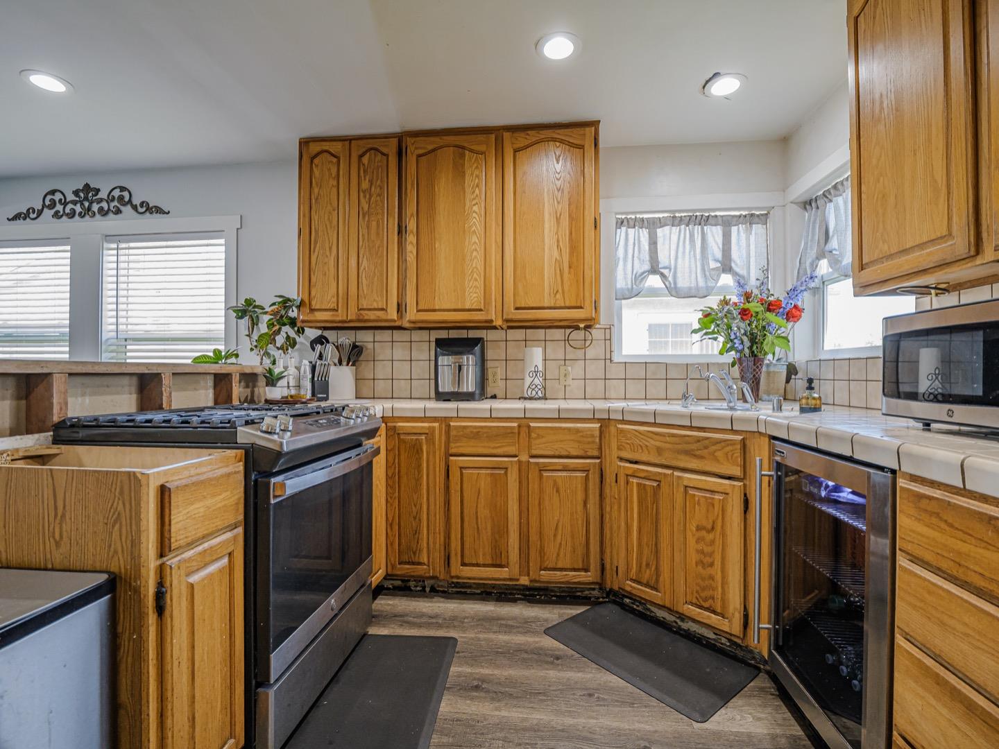 Detail Gallery Image 11 of 27 For 27 Burchell Ave, Freedom,  CA 95019 - 3 Beds | 2 Baths