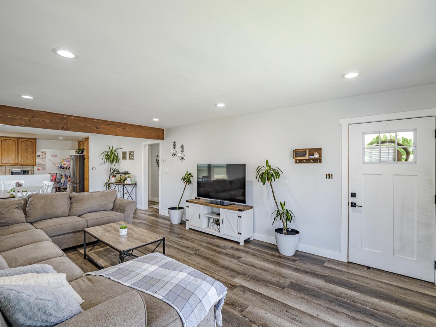 Detail Gallery Image 5 of 27 For 27 Burchell Ave, Freedom,  CA 95019 - 3 Beds | 2 Baths