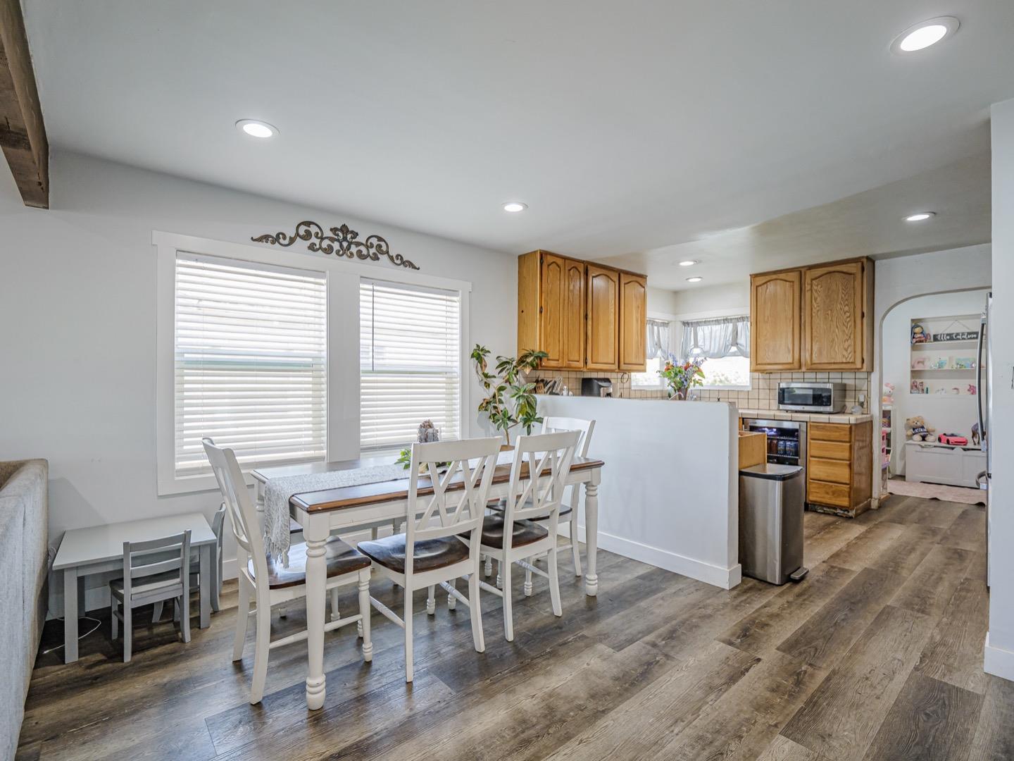 Detail Gallery Image 8 of 27 For 27 Burchell Ave, Freedom,  CA 95019 - 3 Beds | 2 Baths