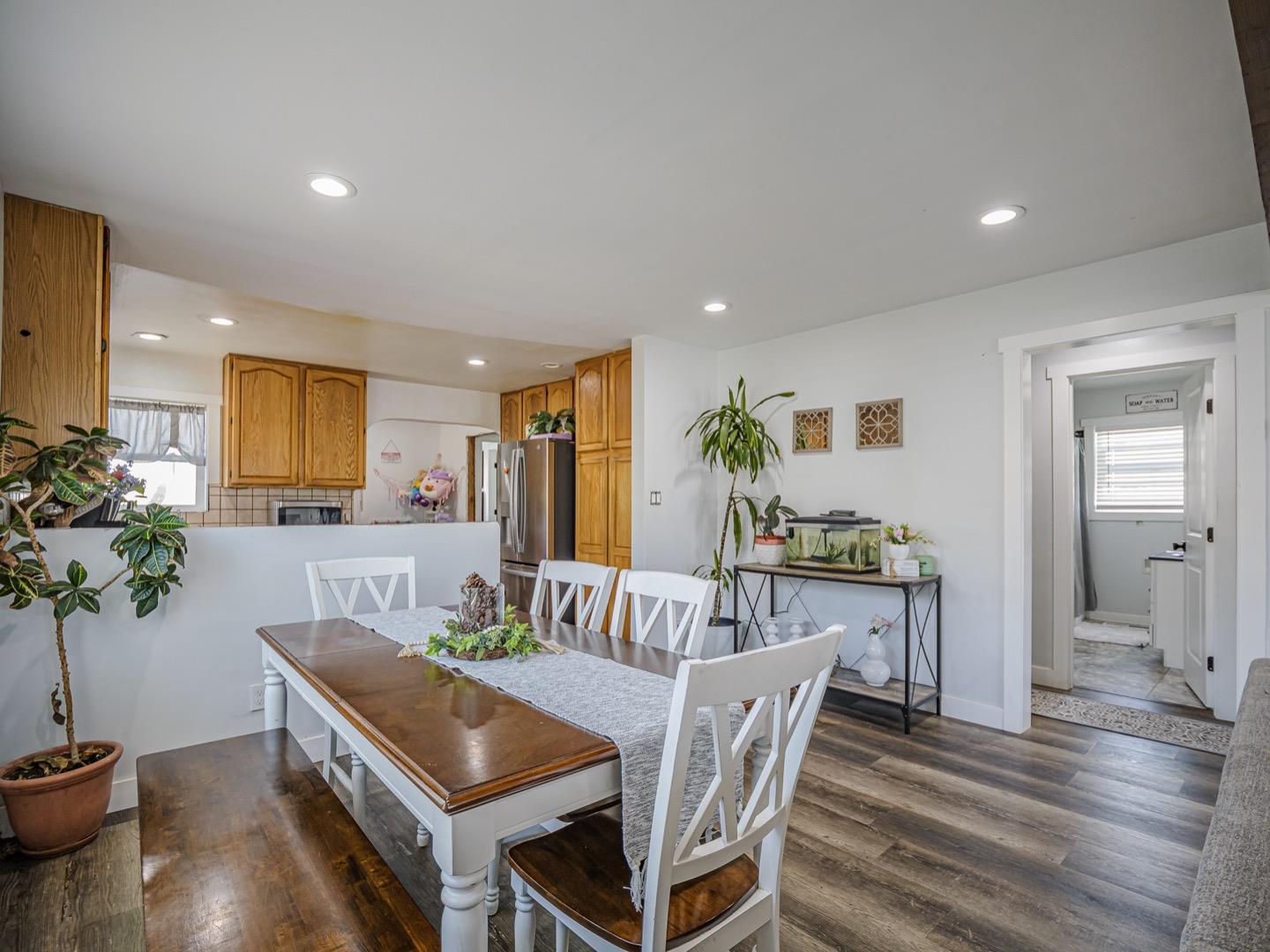 Detail Gallery Image 9 of 27 For 27 Burchell Ave, Freedom,  CA 95019 - 3 Beds | 2 Baths