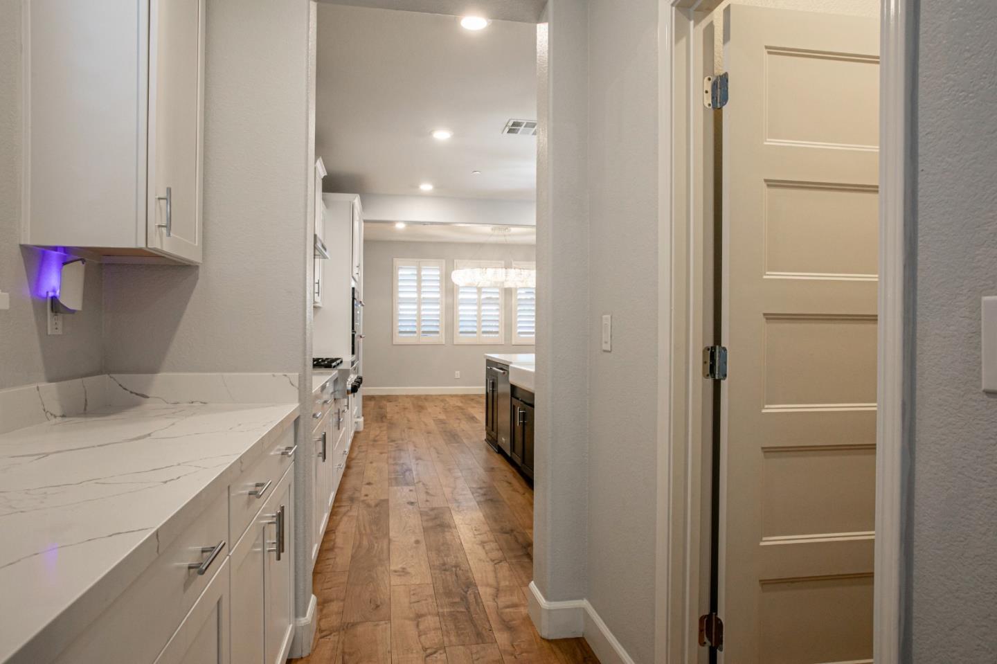Detail Gallery Image 12 of 54 For 6032 Duet Way, Roseville,  CA 95747 - 5 Beds | 4/1 Baths