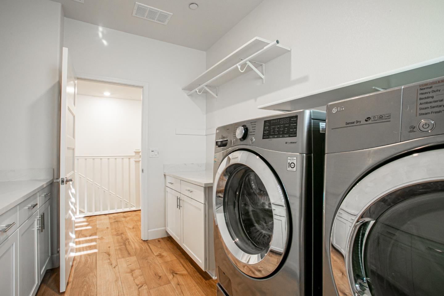 Detail Gallery Image 28 of 54 For 6032 Duet Way, Roseville,  CA 95747 - 5 Beds | 4/1 Baths