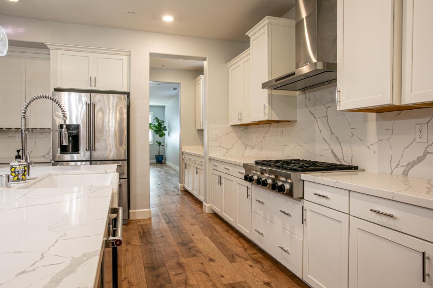 Detail Gallery Image 5 of 54 For 6032 Duet Way, Roseville,  CA 95747 - 5 Beds | 4/1 Baths