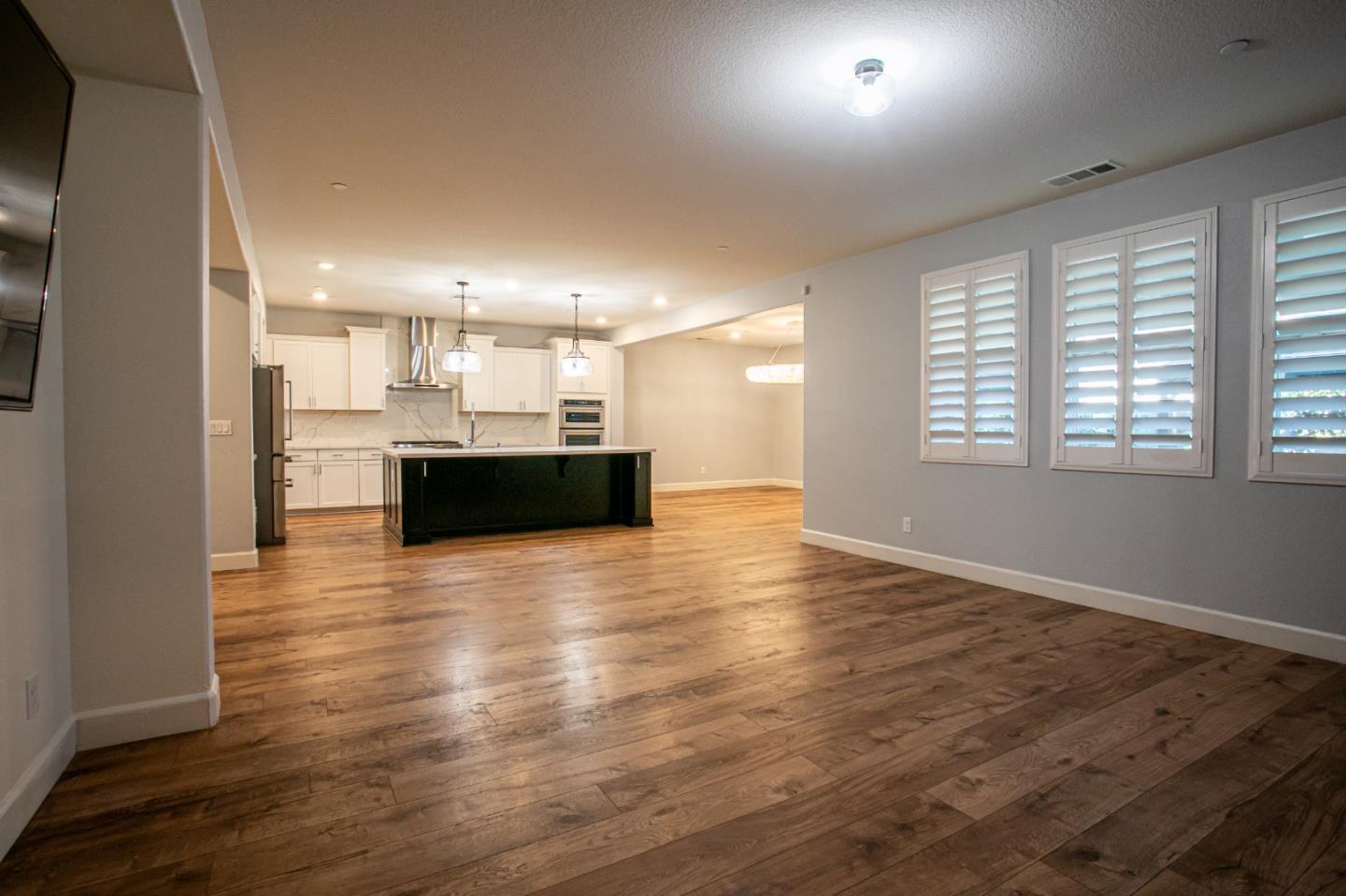Detail Gallery Image 7 of 54 For 6032 Duet Way, Roseville,  CA 95747 - 5 Beds | 4/1 Baths