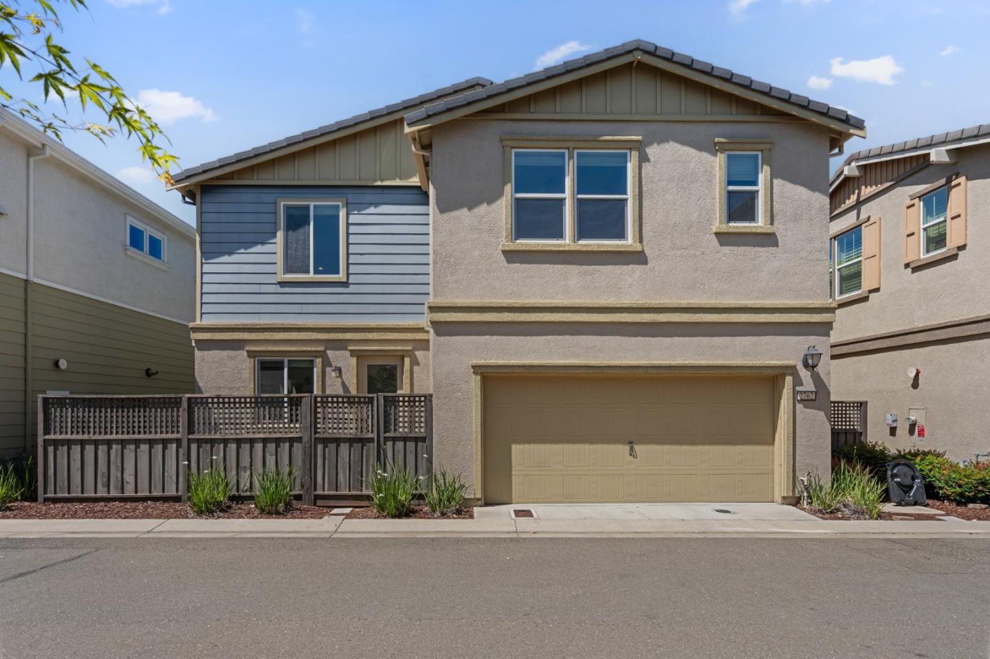Detail Gallery Image 2 of 40 For 2762 Alliston Loop, Dublin,  CA 94568 - 4 Beds | 3 Baths