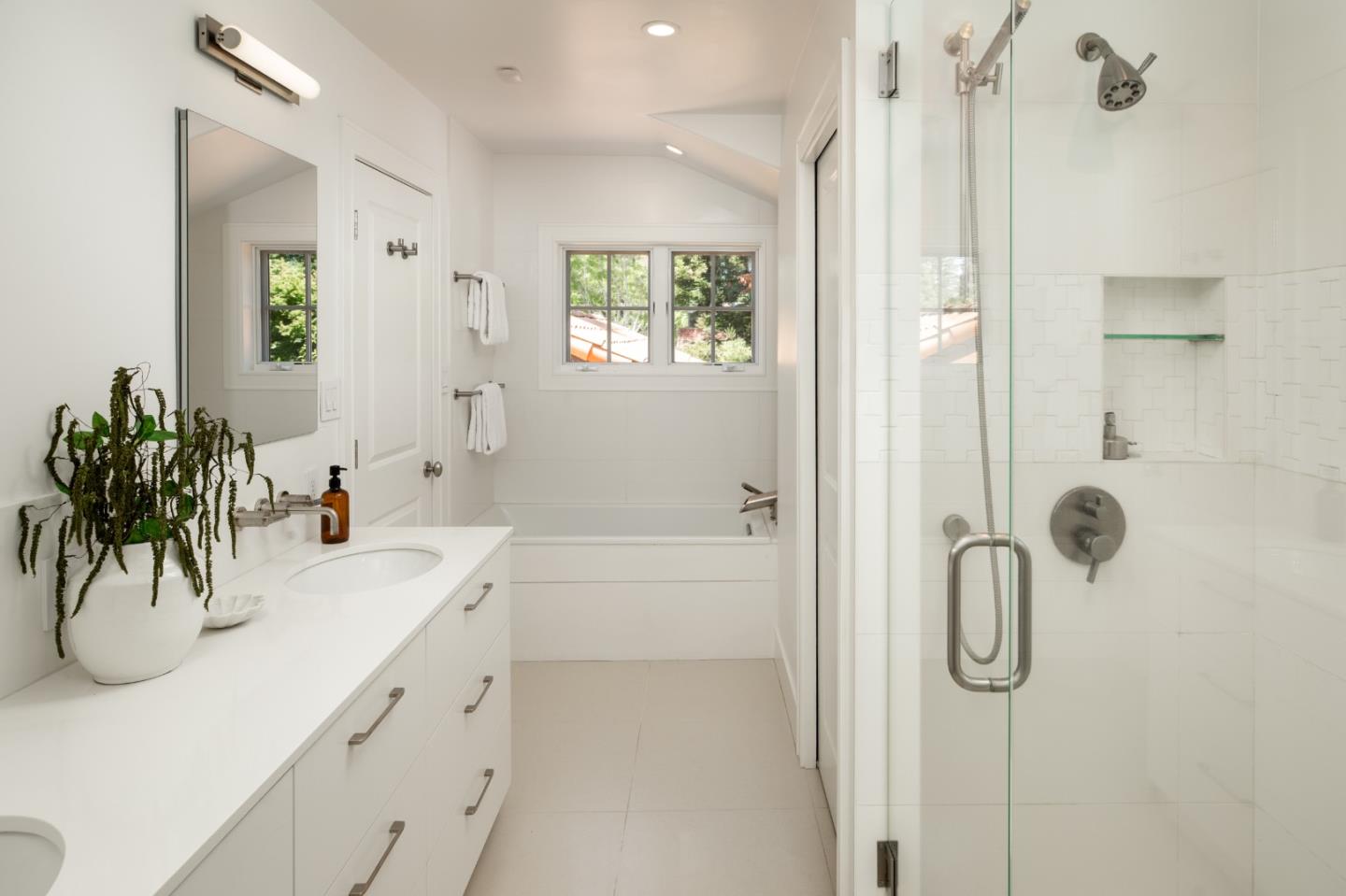 Detail Gallery Image 15 of 37 For 1755 Webster St, Palo Alto,  CA 94301 - 6 Beds | 3/1 Baths