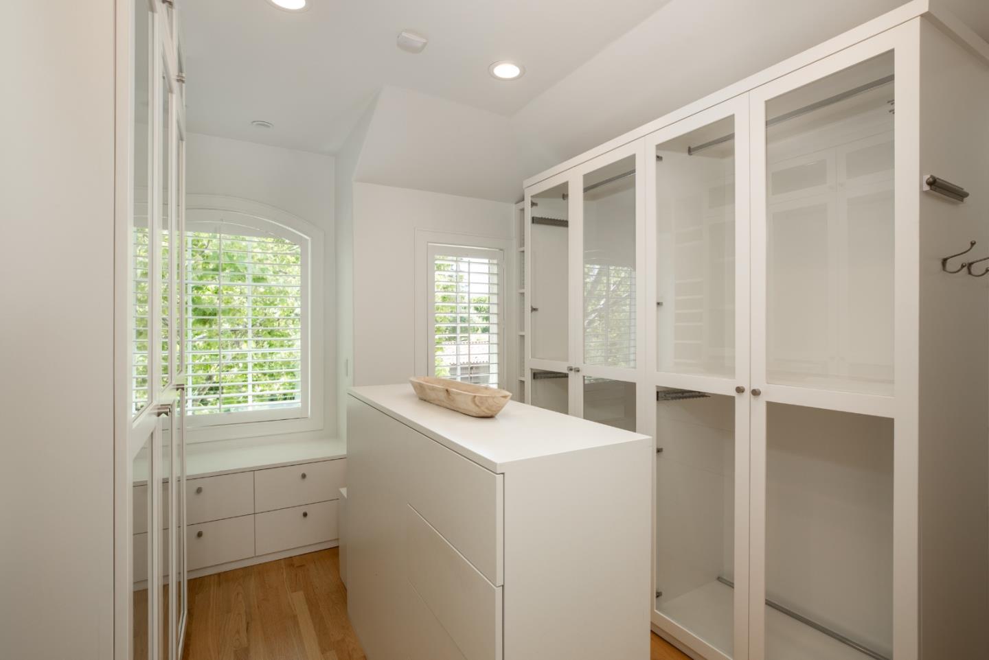 Detail Gallery Image 16 of 37 For 1755 Webster St, Palo Alto,  CA 94301 - 6 Beds | 3/1 Baths