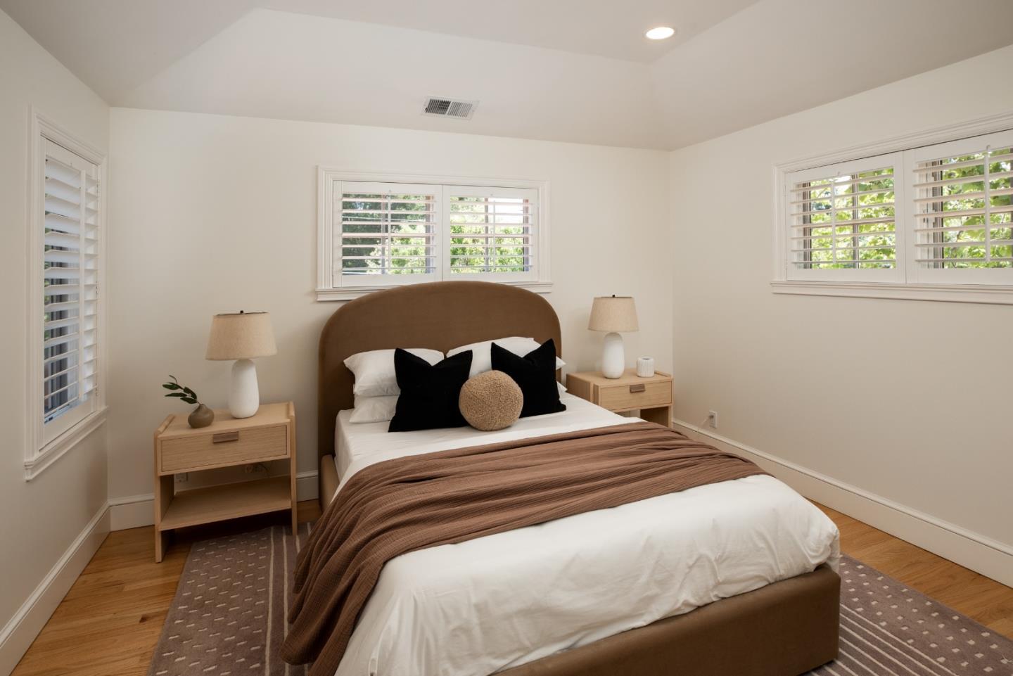 Detail Gallery Image 17 of 37 For 1755 Webster St, Palo Alto,  CA 94301 - 6 Beds | 3/1 Baths