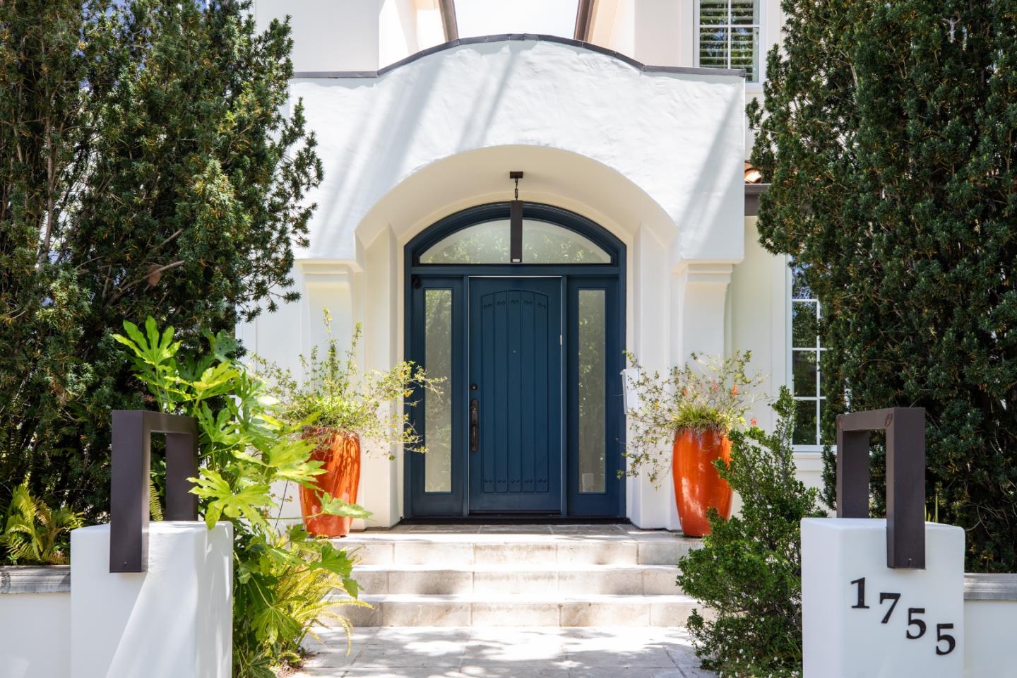 Detail Gallery Image 2 of 37 For 1755 Webster St, Palo Alto,  CA 94301 - 6 Beds | 3/1 Baths