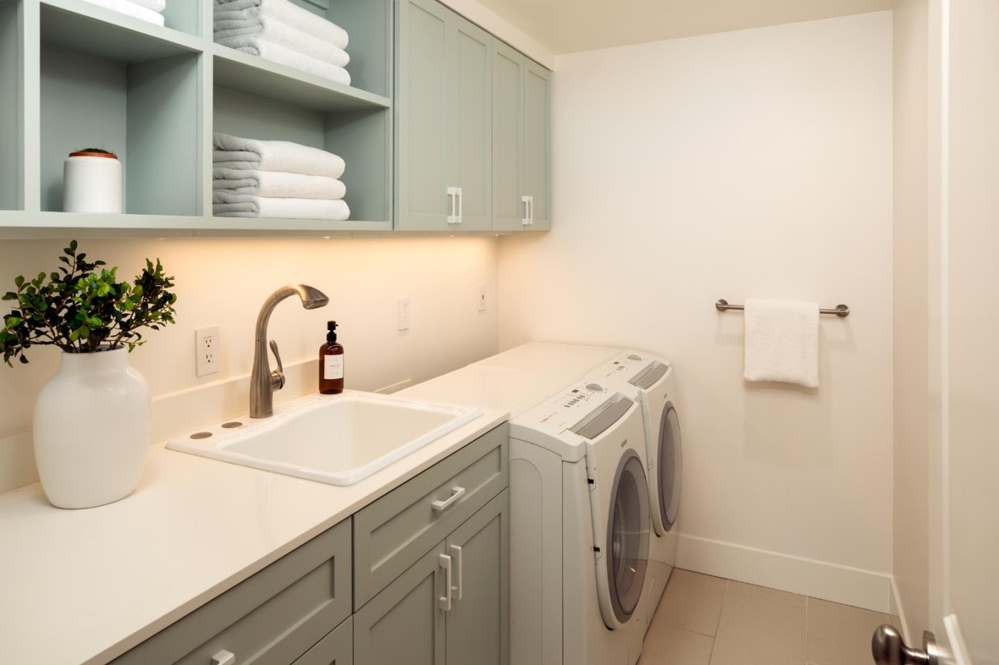Detail Gallery Image 25 of 37 For 1755 Webster St, Palo Alto,  CA 94301 - 6 Beds | 3/1 Baths