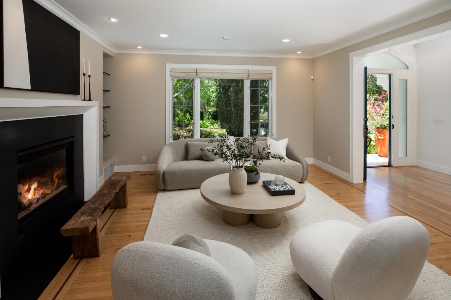 Detail Gallery Image 4 of 37 For 1755 Webster St, Palo Alto,  CA 94301 - 6 Beds | 3/1 Baths