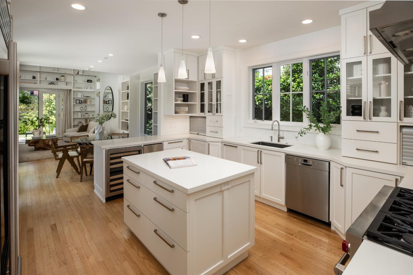 Detail Gallery Image 6 of 37 For 1755 Webster St, Palo Alto,  CA 94301 - 6 Beds | 3/1 Baths
